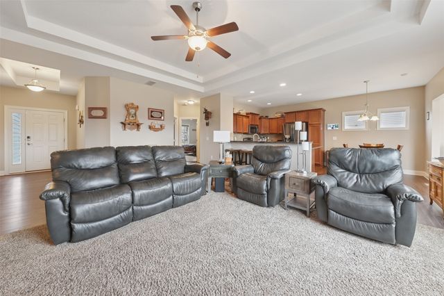 1626 Lakeview Drive, Pleasant Hill, IA 50327