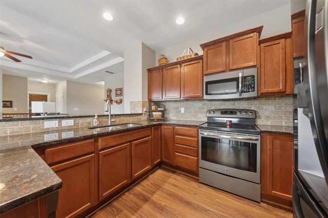 1626 Lakeview Drive, Pleasant Hill, IA 50327