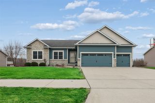 1626 Lakeview Drive, Pleasant Hill, IA 50327