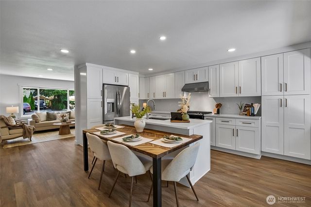 20418 54th Avenue W, Lynnwood, WA 98036