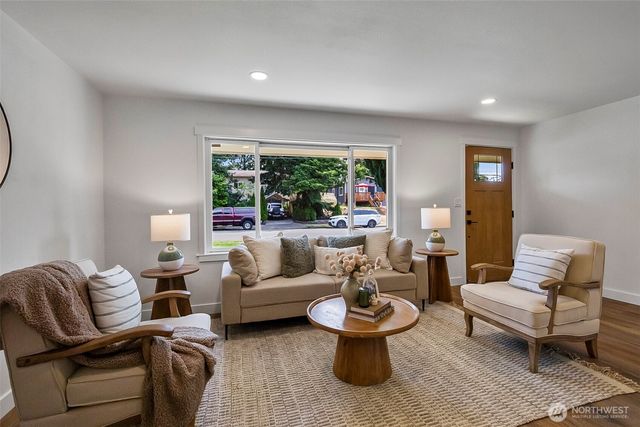 20418 54th Avenue W, Lynnwood, WA 98036