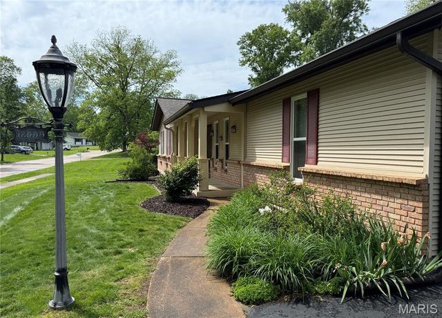 12995 Ambois Drive, Creve Coeur, MO 63141