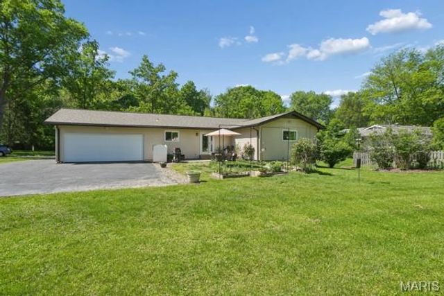 12995 Ambois Drive, Creve Coeur, MO 63141
