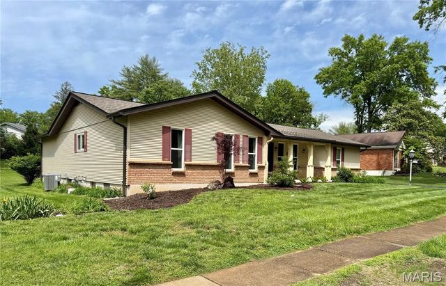12995 Ambois Drive, Creve Coeur, MO 63141