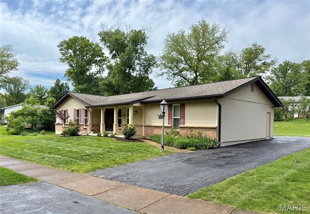 12995 Ambois Drive, Creve Coeur, MO 63141