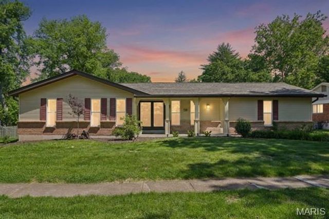 12995 Ambois Drive, Creve Coeur, MO 63141