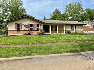 12995 Ambois Drive, Creve Coeur, MO 63141