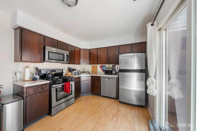 35 E Byrnes Lane E, Sayreville, NJ 08872