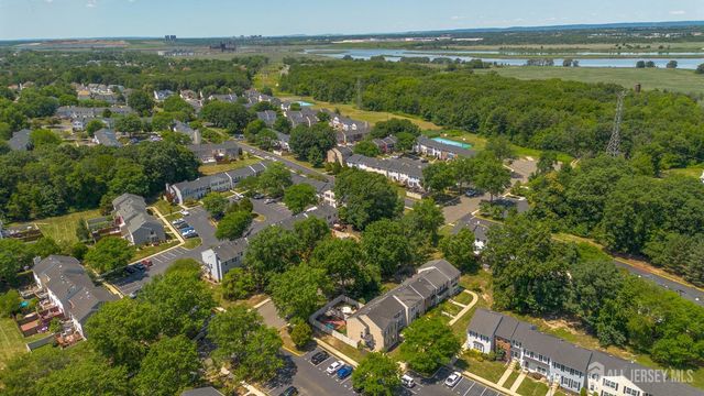 35 E Byrnes Lane E, Sayreville, NJ 08872