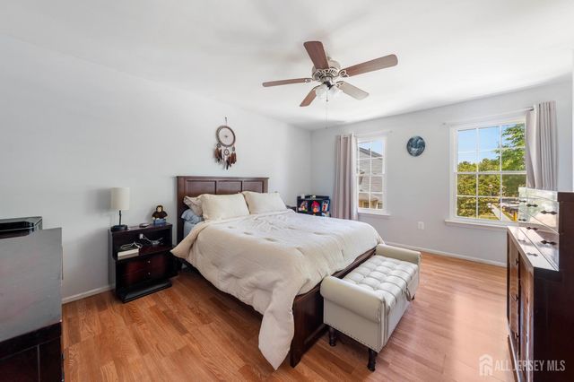 35 E Byrnes Lane E, Sayreville, NJ 08872