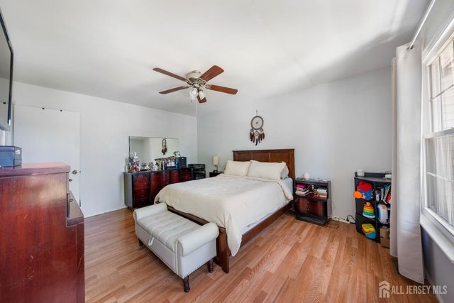 35 E Byrnes Lane E, Sayreville, NJ 08872