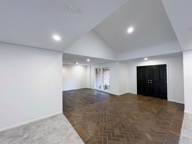 365 Piney Point Road, Houston, TX 77024