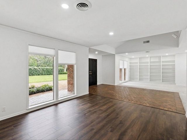 365 Piney Point Road, Houston, TX 77024