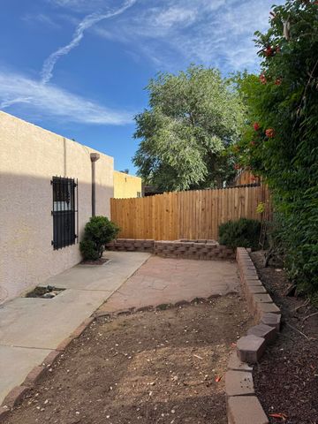 5516 Delhi Street NE, Albuquerque, NM 87111