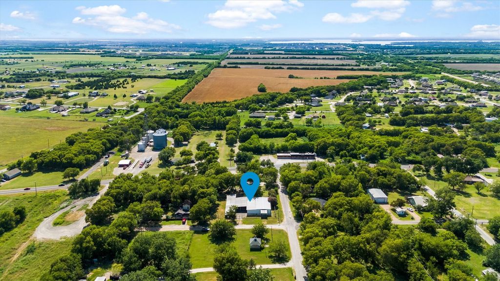 301 Warren Street, Nevada, TX 75173
