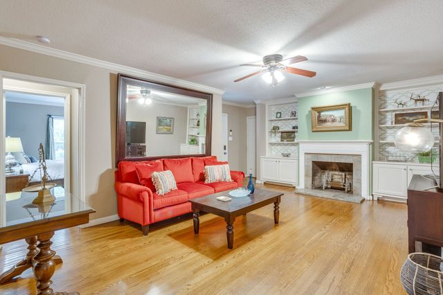 6304 Locke Avenue, Fort Worth, TX 76116