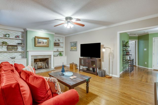 6304 Locke Avenue, Fort Worth, TX 76116