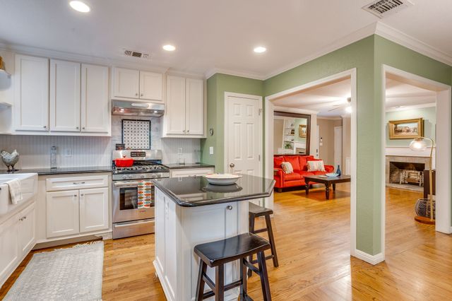 6304 Locke Avenue, Fort Worth, TX 76116