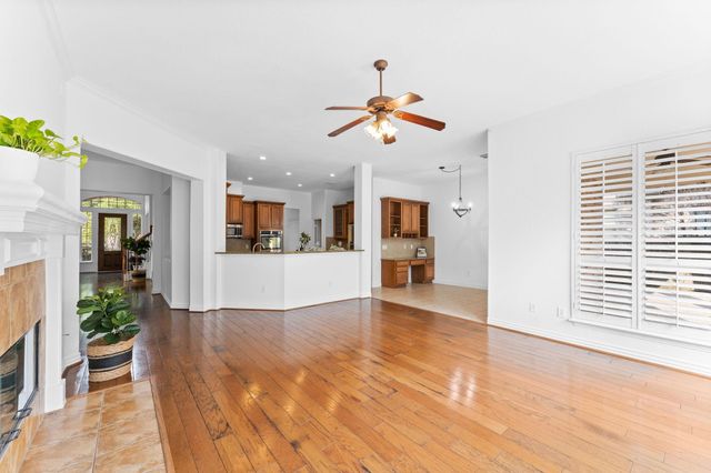 47 N Winsome Path Circle, The Woodlands, TX 77382