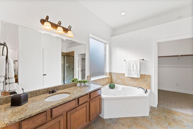 47 N Winsome Path Circle, The Woodlands, TX 77382