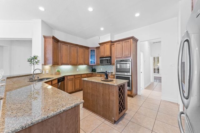 47 N Winsome Path Circle, The Woodlands, TX 77382