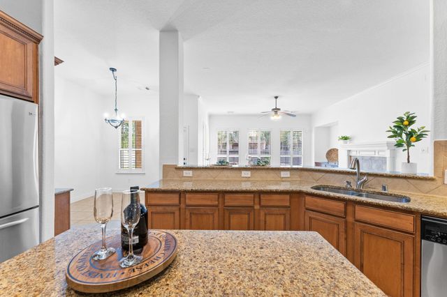 47 N Winsome Path Circle, The Woodlands, TX 77382