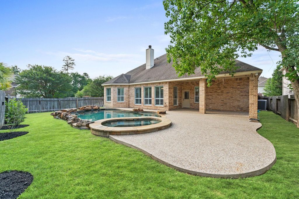 47 N Winsome Path Circle, The Woodlands, TX 77382