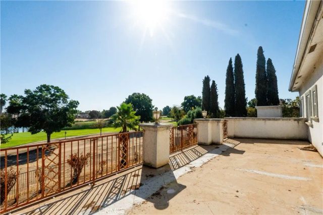 8360 Lakeshore Drive, Chowchilla, CA 93610