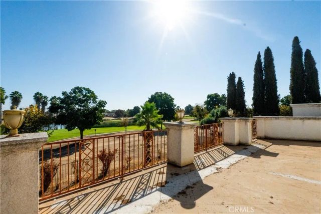 8360 Lakeshore Drive, Chowchilla, CA 93610