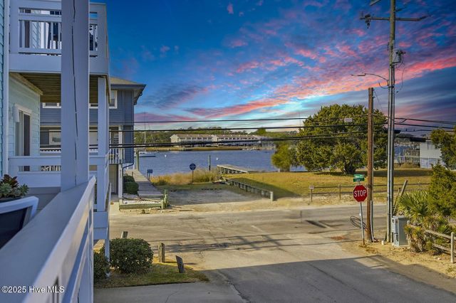 101 Seahorse Lane Unit D2, Carolina Beach, NC 28428