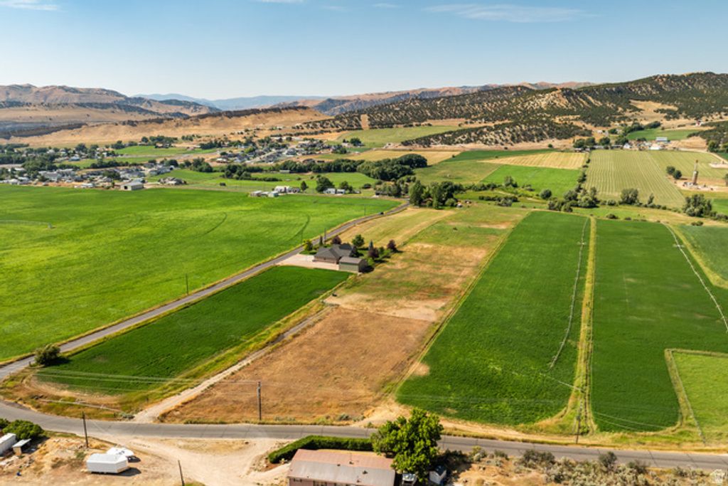 Image 5 of property listing at 489 E BORDER STATION RD, Coalville, UT 84017