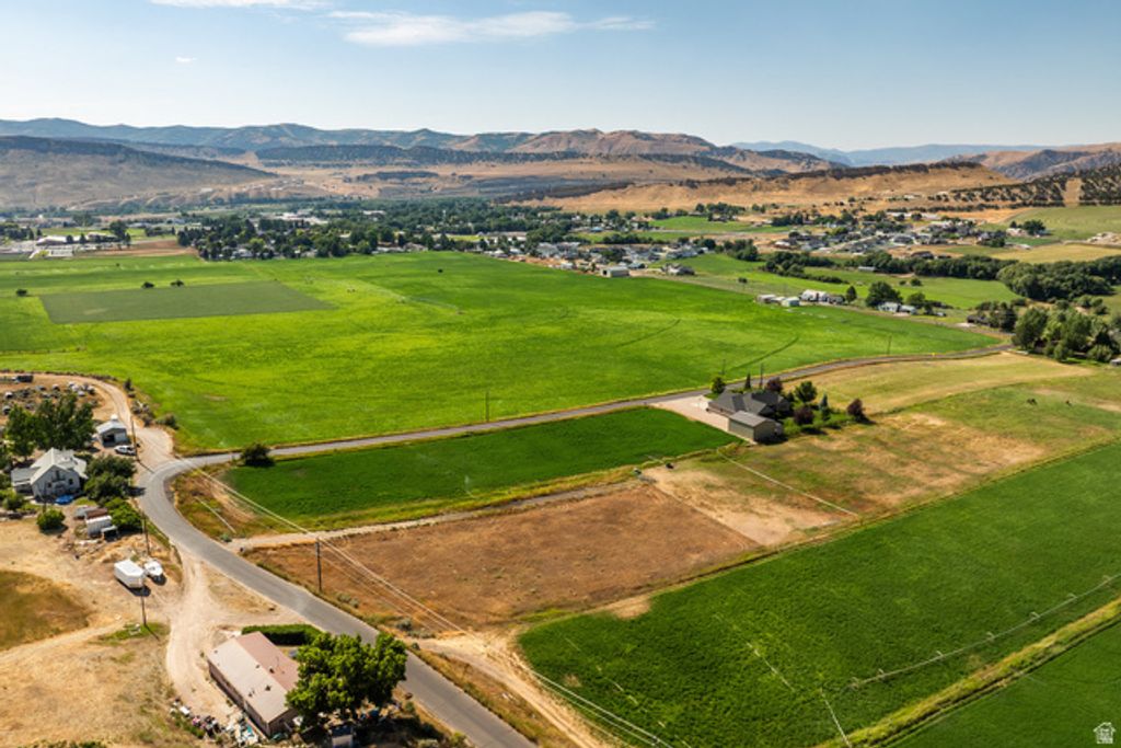 Image 6 of property listing at 489 E BORDER STATION RD, Coalville, UT 84017