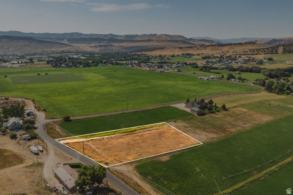 Image 7 of property listing at 489 E BORDER STATION RD, Coalville, UT 84017
