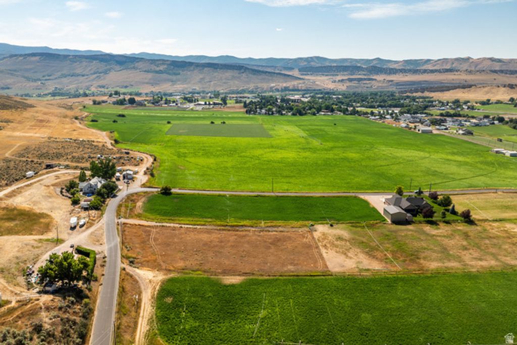 Image 8 of property listing at 489 E BORDER STATION RD, Coalville, UT 84017