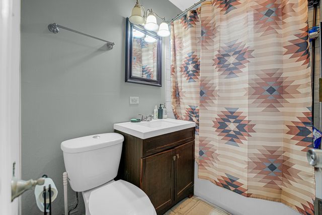 7222 S Rhodes Avenue, Chicago, IL 60619