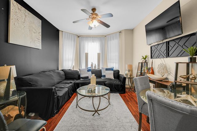 7222 S Rhodes Avenue, Chicago, IL 60619