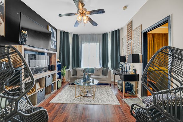 7222 S Rhodes Avenue, Chicago, IL 60619