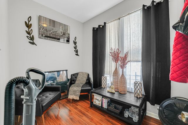 7222 S Rhodes Avenue, Chicago, IL 60619