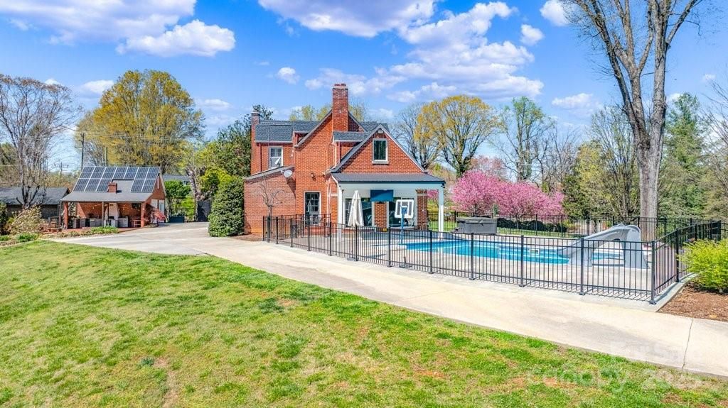 300 Morgan Street, Marion, NC 28752