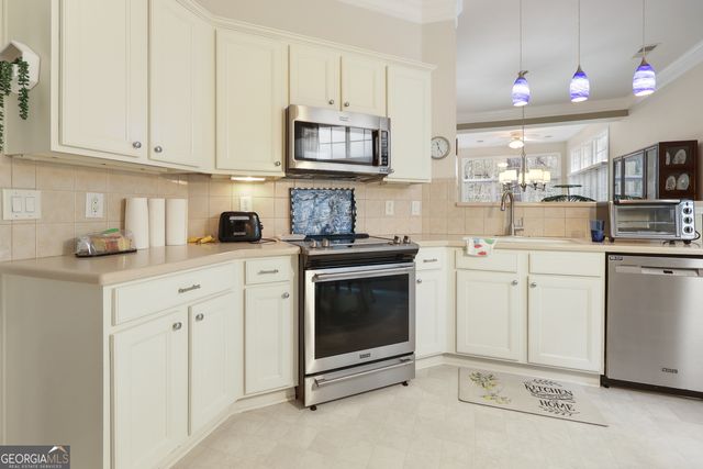 323 Lewisburg Drive, Mcdonough, GA 30253