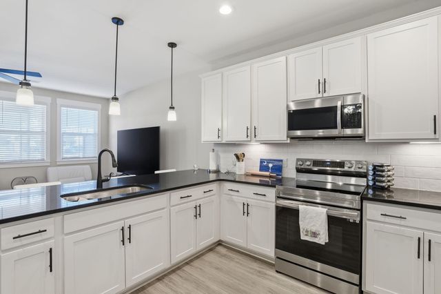 7734 Park Gate Drive, North Charleston, SC 29418