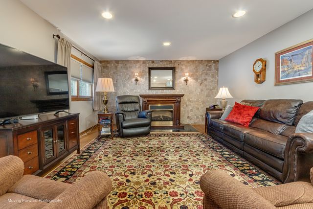 2923 Downing Avenue W, Westchester, IL 60154