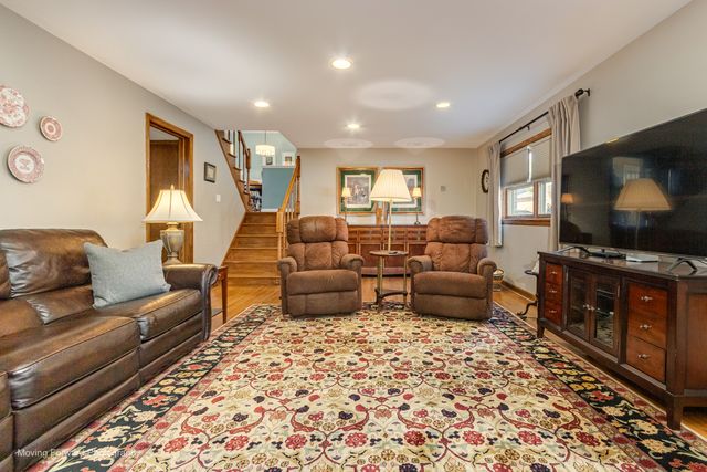 2923 Downing Avenue W, Westchester, IL 60154