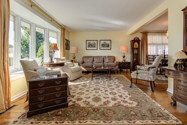 2923 Downing Avenue W, Westchester, IL 60154