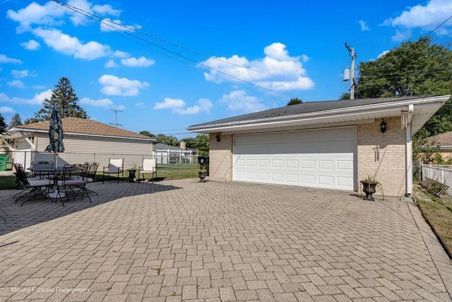 2923 Downing Avenue W, Westchester, IL 60154