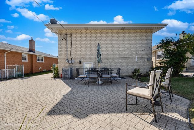 2923 Downing Avenue W, Westchester, IL 60154