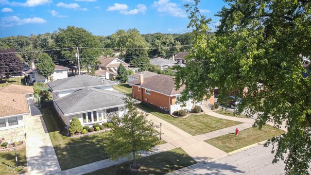 2923 Downing Avenue W, Westchester, IL 60154