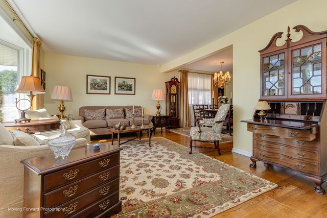 2923 Downing Avenue W, Westchester, IL 60154