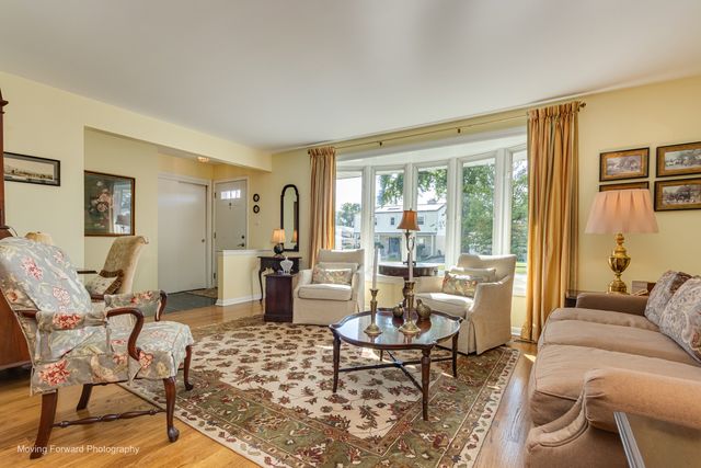 2923 Downing Avenue W, Westchester, IL 60154