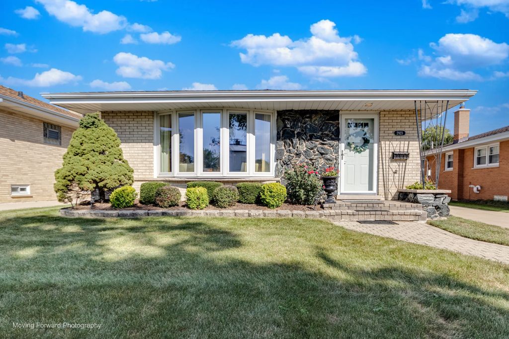 2923 Downing Avenue W, Westchester, IL 60154